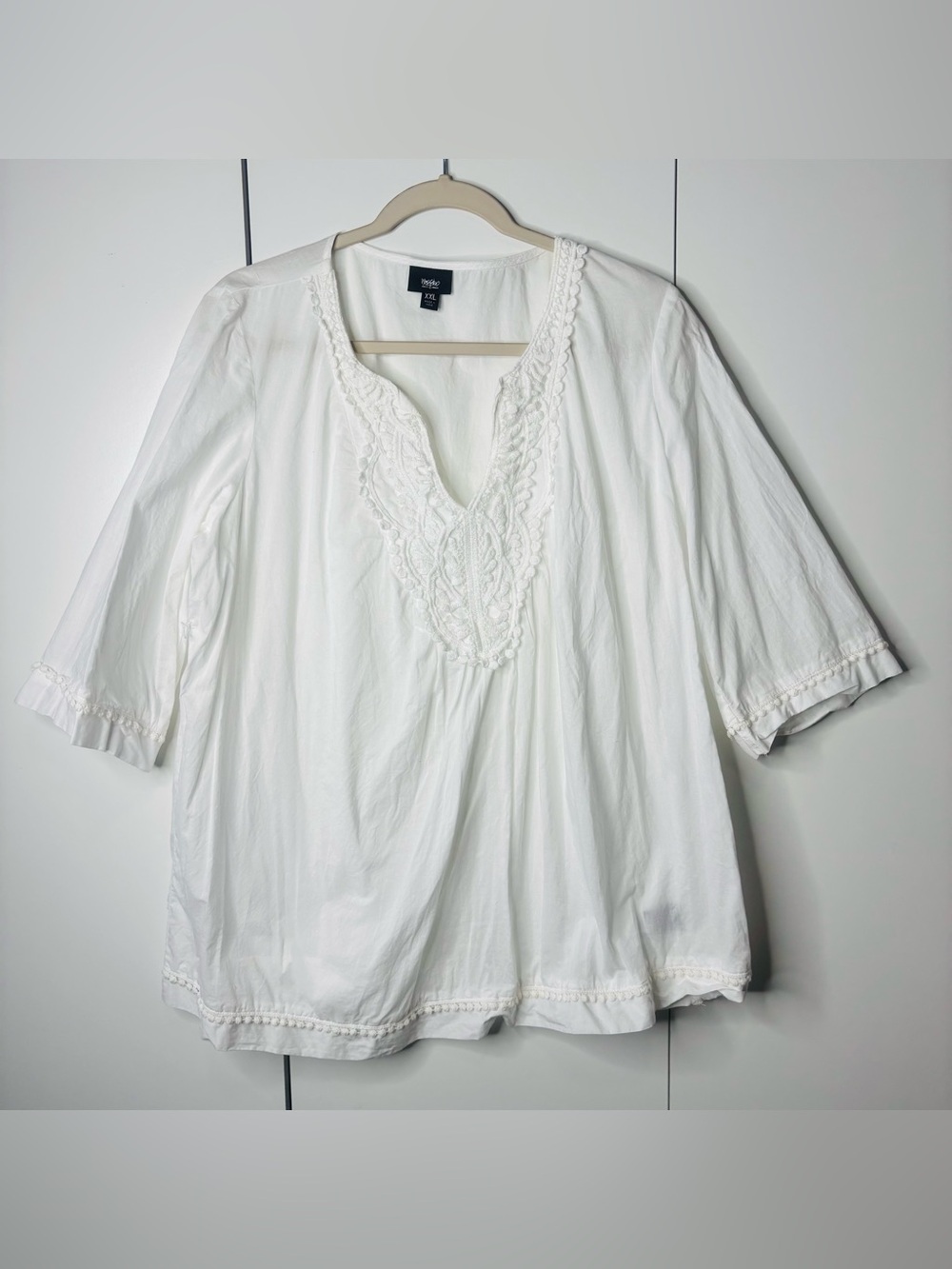 Mossimo Supply Co. White Embroidered V-Neck Tunic Top